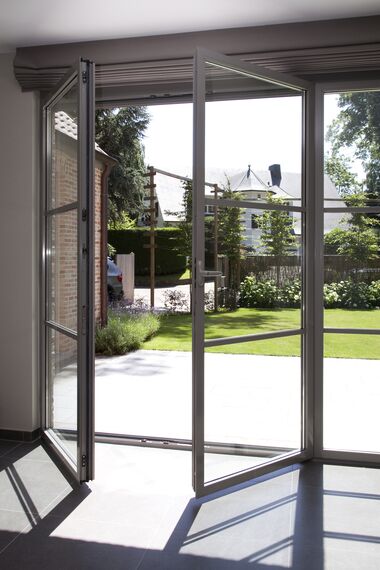 Aluminum raam met kruishouten