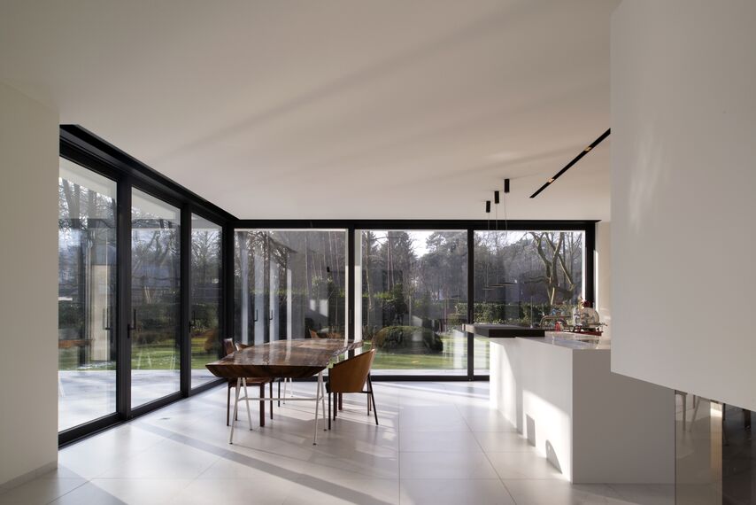 Grote glaspartij met Reynaers Aluminium schuifraam