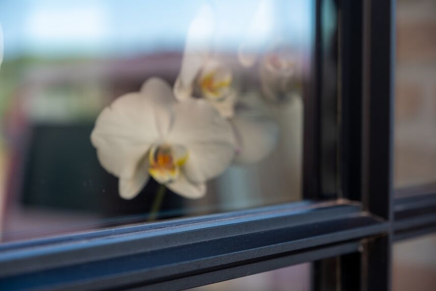 Aluminum raam met kruishouten