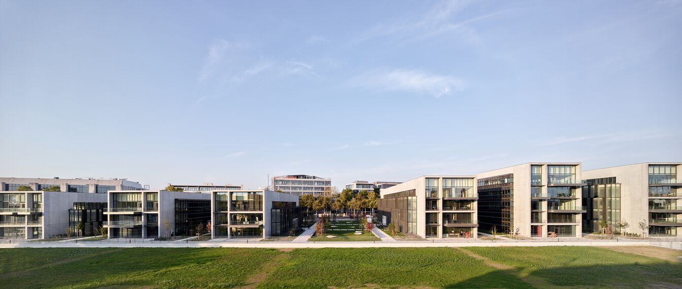ConceptWall 86 Glasgevels, ThermoSystem 68 Ramen, ConceptWall 50 Glasgevels en TS 68-HV Ramen - Jardins du Lou gelegen in Lyon, Frankrijk