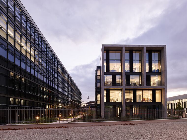 ConceptWall 86 Glasgevels, ThermoSystem 68 Ramen, ConceptWall 50 Glasgevels en TS 68-HV Ramen - Jardins du Lou gelegen in Lyon, Frankrijk