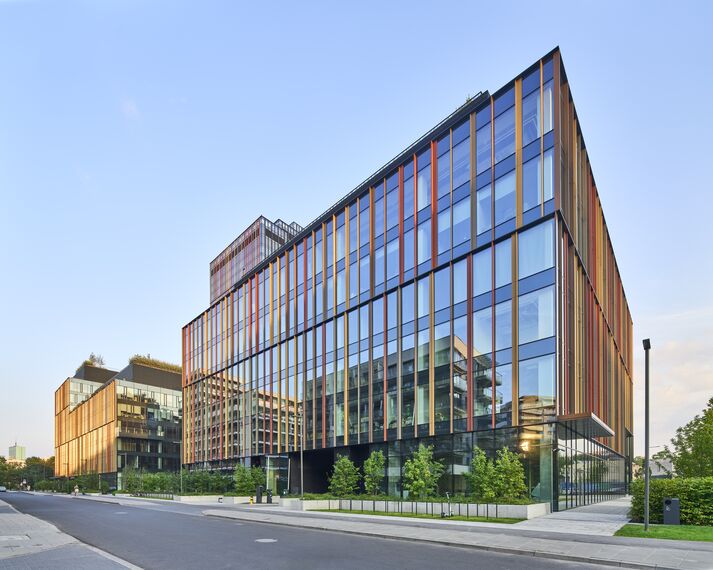 ConceptWall 50 Glasgevels, MasterLine 8 Ramen, MasterLine 8 Deuren, CW 50-HI Glasgevels en CW 50-SC Glasgevels - Forest gelegen in Warsaw, Polen