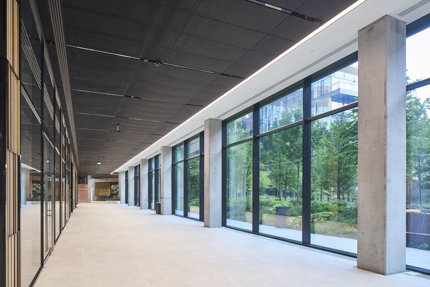 ConceptWall 50 Glasgevels, MasterLine 8 Ramen, MasterLine 8 Deuren, CW 50-HI Glasgevels en CW 50-SC Glasgevels - Forest gelegen in Warsaw, Polen
