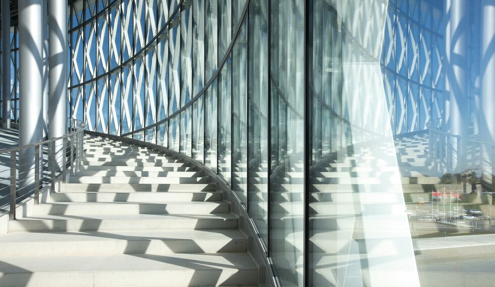 ConceptSystem 77 Ramen en ConceptWall 50 Glasgevels - Office building Barco One Campus gelegen in Kortrijk, België