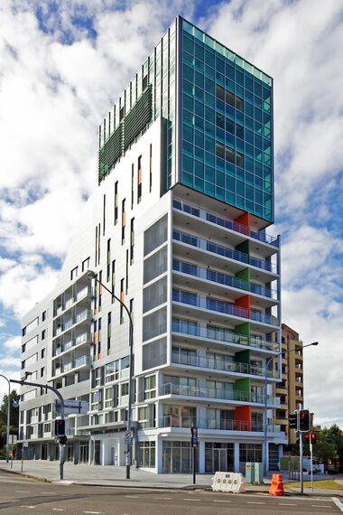 ConceptSystem 59Pa Ramen, BriseSoleil 100 Zonwering, ConceptSystem 59Pa Deuren, ConceptWall 50 Glasgevels en CP 50 Schuifsystemen - Albert Street Apartments gelegen in North Parramatta, Australië