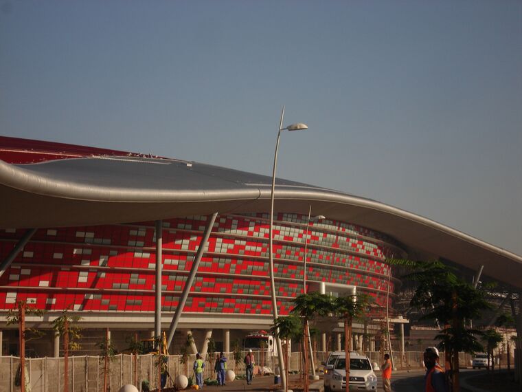 ConceptWall 86 Murs rideaux - Ferrari World Abu Dhabi situé à Abu Dhabi, Émirats arabes unis