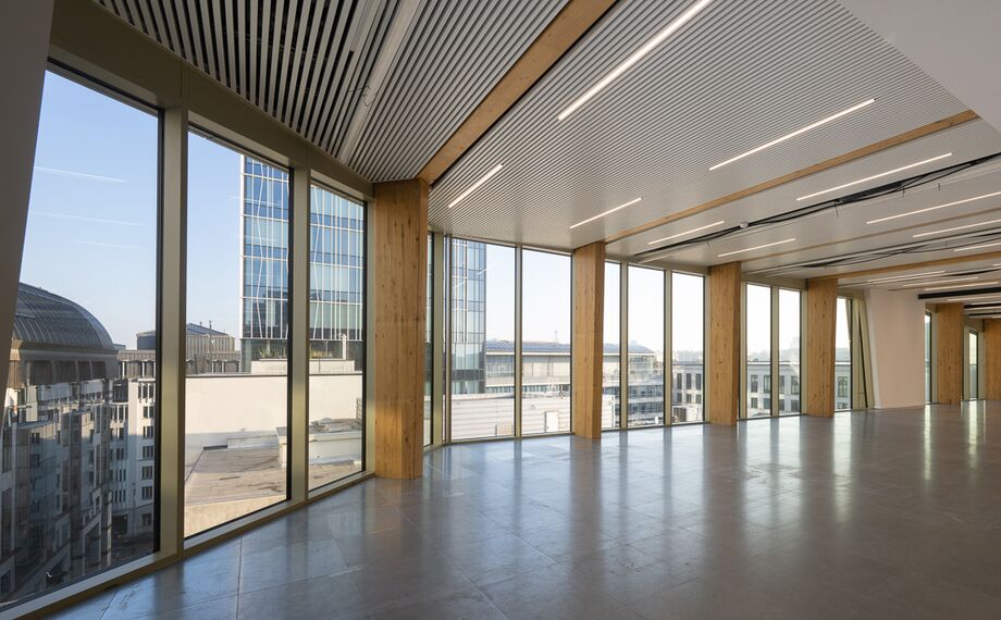 ConceptWall 50 Glasgevels en MasterLine 8 Ramen - Herontwikkelingsproject The First in Brussel gelegen in Brussels, België