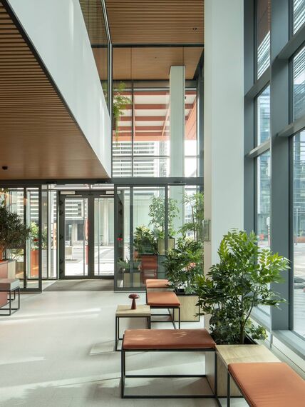 ConceptWall 50 Glasgevels, MasterLine 8 Ramen, ConceptSystem 77 Deuren en CS 77 Fire Proof Deuren - Expressief gevelontwerp voor kantoorgebouw Science 12 in Brussel gelegen in Brussels, België