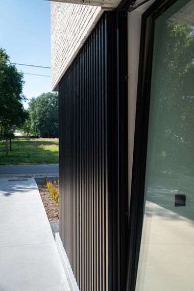 Terrasse d’une villa moderne avec porte coulissante MasterPatio