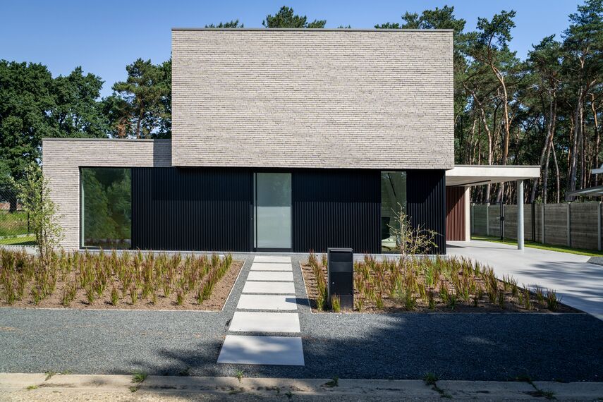 Terrasse d’une villa moderne avec porte coulissante MasterPatio