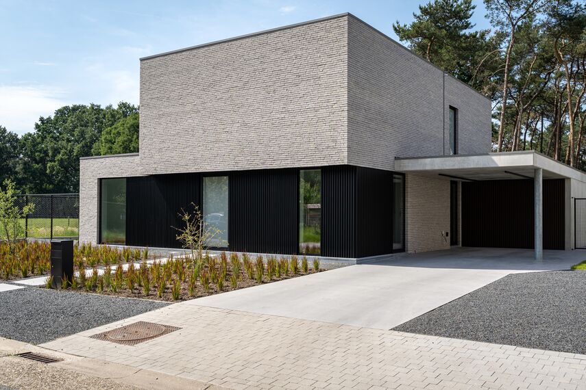 Terrasse d’une villa moderne avec porte coulissante MasterPatio