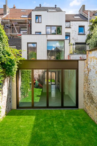 Woning met MasterLine 8 raam