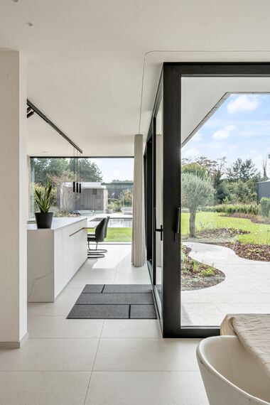 Moderne woning met aluminium ramen