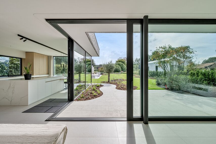 Moderne woning met aluminium ramen