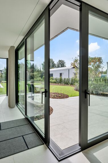 Moderne woning met aluminium ramen