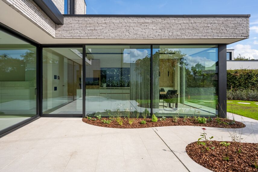 Moderne woning met aluminium ramen