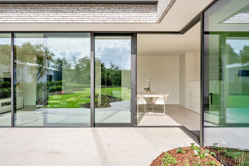 Moderne woning met aluminium ramen