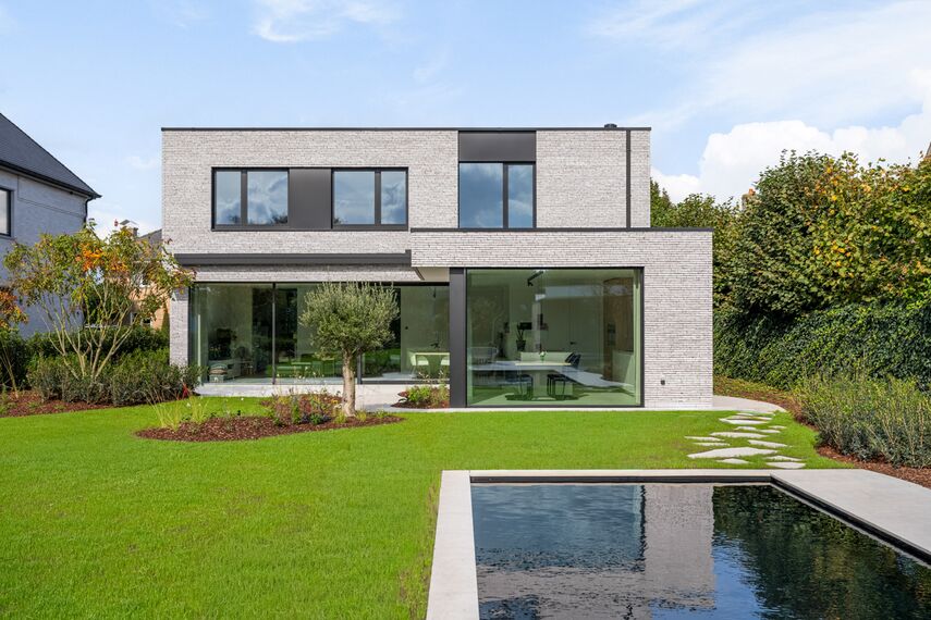 Moderne woning met aluminium ramen