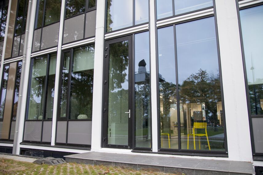 ConceptSystem 77 Deuren, CW 50 Standard Glasgevels, CW 50 Glasgevels en CS 77 Hidden Vent Ramen - Office building Building N Hengelo gelegen in Hengelo, Nederland