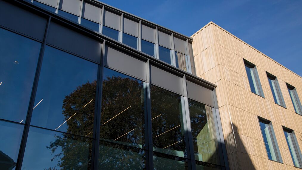 ConceptWall 50 Glasgevels en ConceptSystem 77 Ramen - Bibliotheek Deventer bruist gelegen in Deventer, Nederland