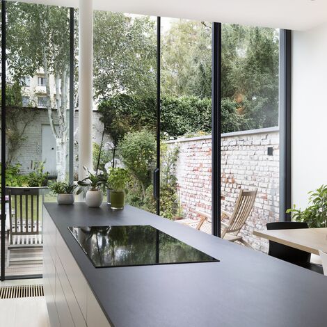 Keuken met Reynaers Aluminium HiFinity schuifraam