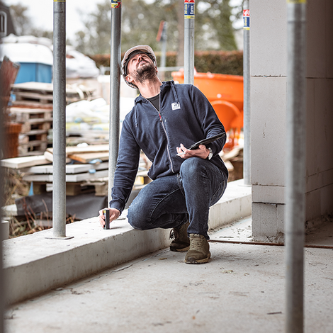 Reynaers Aluminium vakman komt opmeten voor het vervangen van ramen