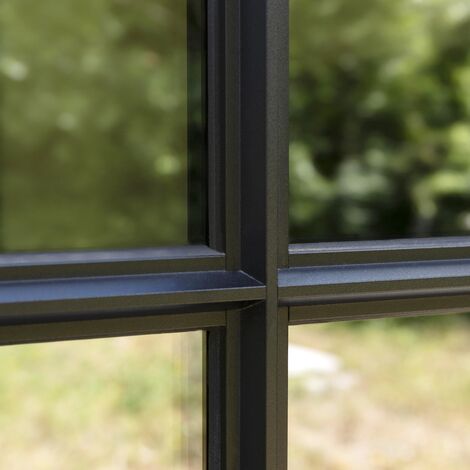 Close-up van SlimLine 38 raam met kruishouten