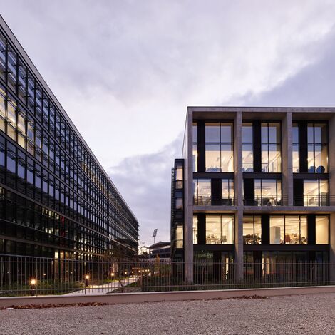 ConceptWall 86 Glasgevels, ThermoSystem 68 Ramen, ConceptWall 50 Glasgevels en TS 68-HV Ramen - Jardins du Lou gelegen in Lyon, Frankrijk