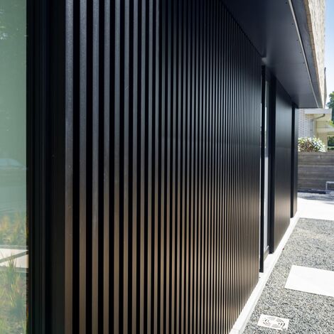 Terrasse d’une villa moderne avec porte coulissante MasterPatio