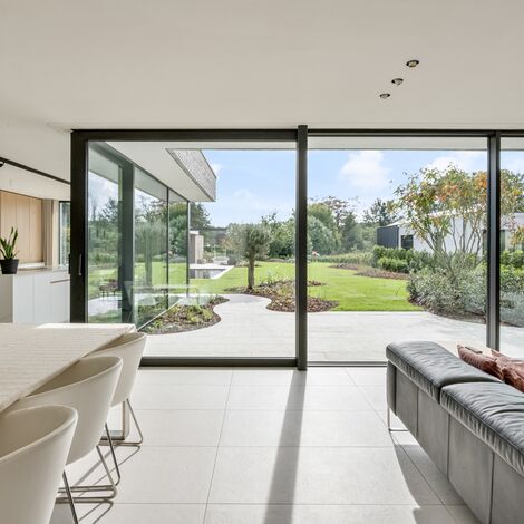 Moderne woning met aluminium ramen