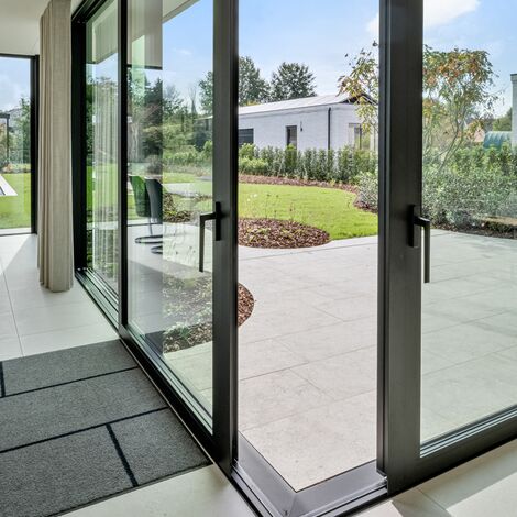 Moderne woning met aluminium ramen