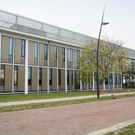 ConceptSystem 77 Deuren, CW 50 Standard Glasgevels, CW 50 Glasgevels en CS 77 Hidden Vent Ramen - Office building Building N Hengelo gelegen in Hengelo, Nederland