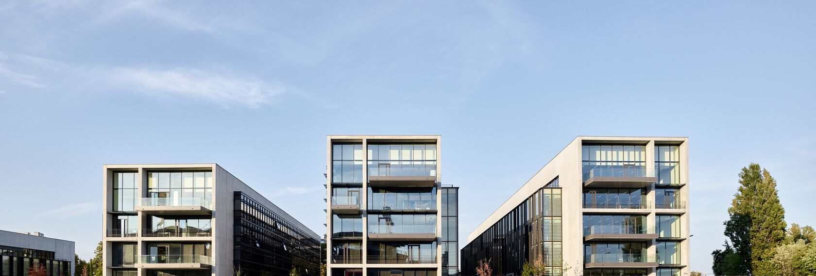 ConceptWall 86 Glasgevels, ThermoSystem 68 Ramen, ConceptWall 50 Glasgevels en TS 68-HV Ramen - Jardins du Lou gelegen in Lyon, Frankrijk