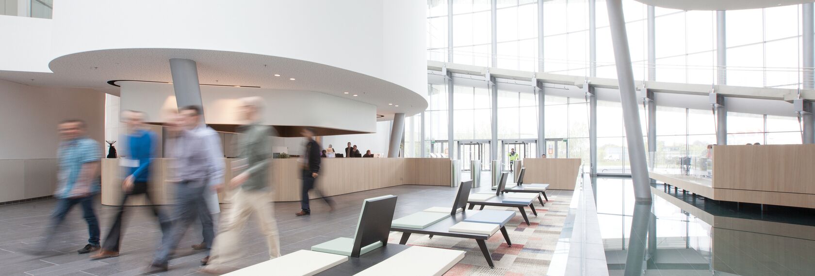 ConceptSystem 77 Ramen en ConceptWall 50 Glasgevels - Office building Barco One Campus gelegen in Kortrijk, België