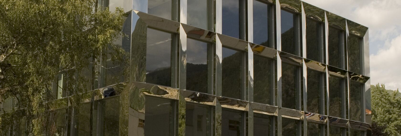 ConceptWall 50 Glasgevels - College/University Technical Vocational School Visp gelegen in Visp, Zwitserland