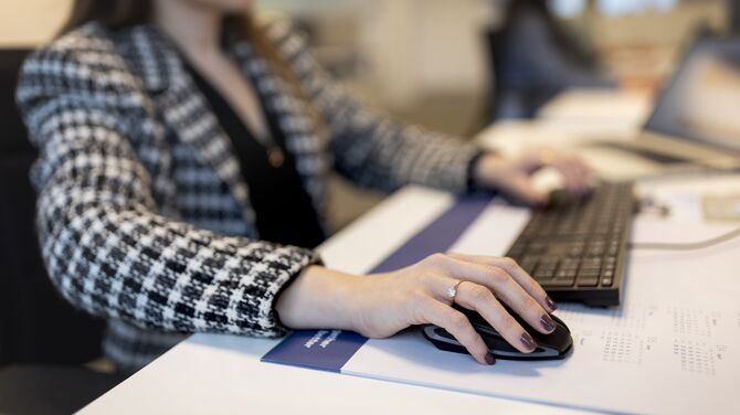 Secretariaatsmedewerker aan bureau