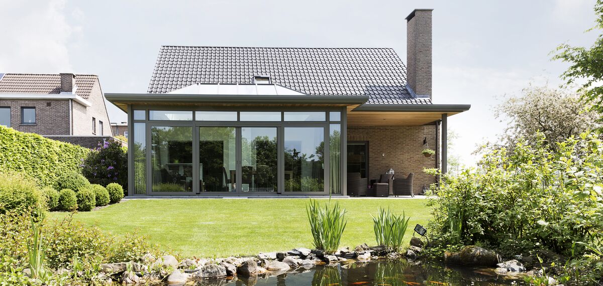 Buitenaanzicht van Reynaers Aluminium veranda