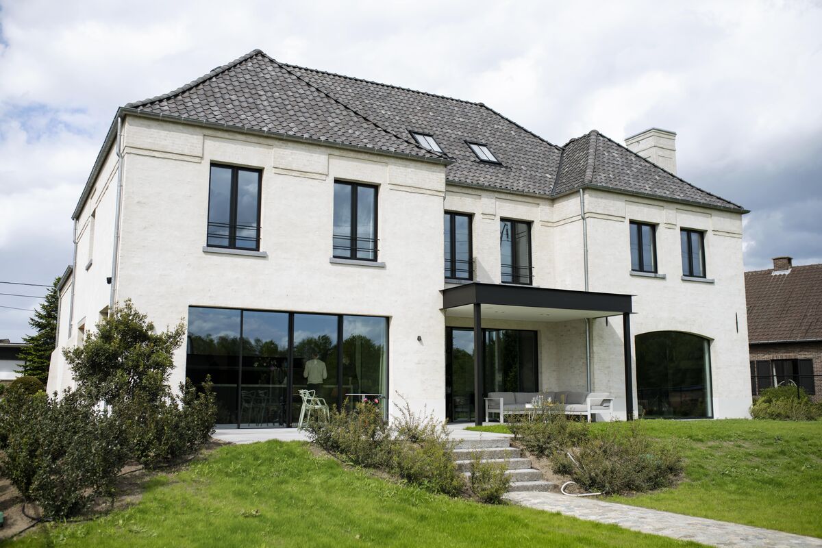 Landelijke villa met aluminium ramen in steellook