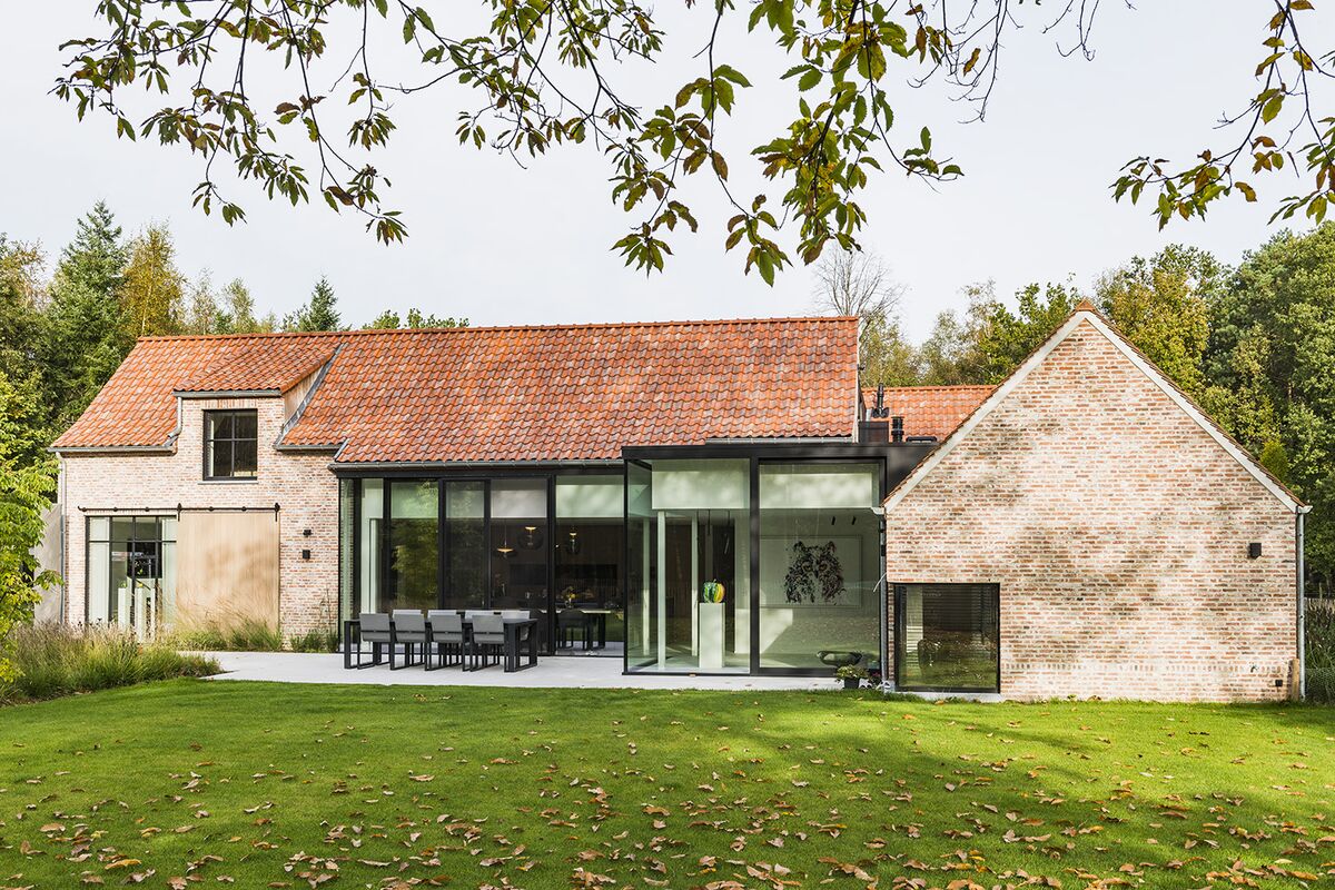 Landelijke villa met steellook aluminium ramen