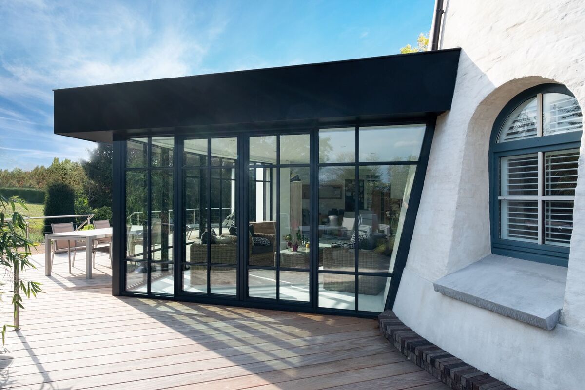 Aanbouw met steellook aluminium ramen