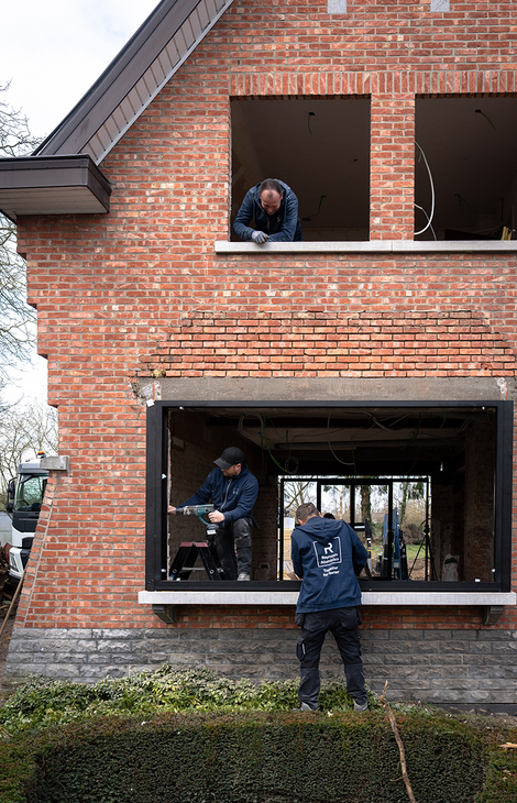 Glazen erker wordt vervangen door Reynaers Aluminium vakmannen