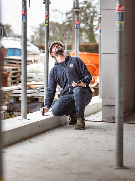 Reynaers Aluminium vakman komt opmeten voor het vervangen van ramen