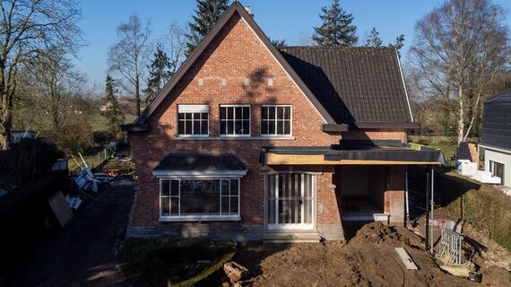 Woning toe aan vervanging ramen en deuren