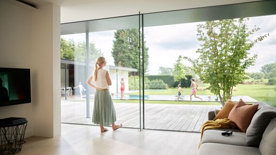 MasterLine 8 Fenêtres - Luminosité maximale et vue panoramique grâce à des profilés aluminium fins situé à Nijlen, Belgique