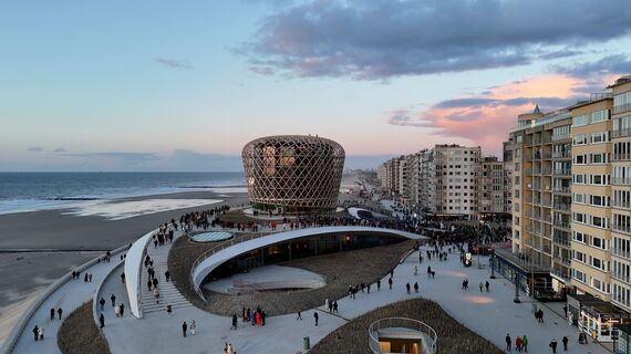 ConceptWall 50 Glasgevels, MasterLine 8 Ramen, MasterLine 8 Deuren en MasterPatio Schuifsystemen - SILT: Een nieuw landmark voor de Belgische kust gelegen in Middelkerke, België