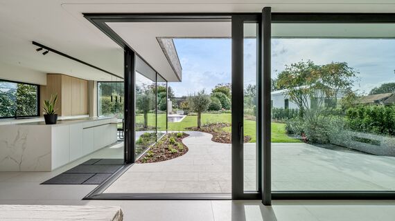 Moderne woning met aluminium ramen
